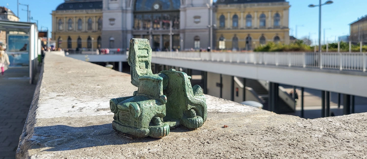 Új, interaktív Kolodko szobor bukkant fel Budapesten – már most sorok állnak előtte