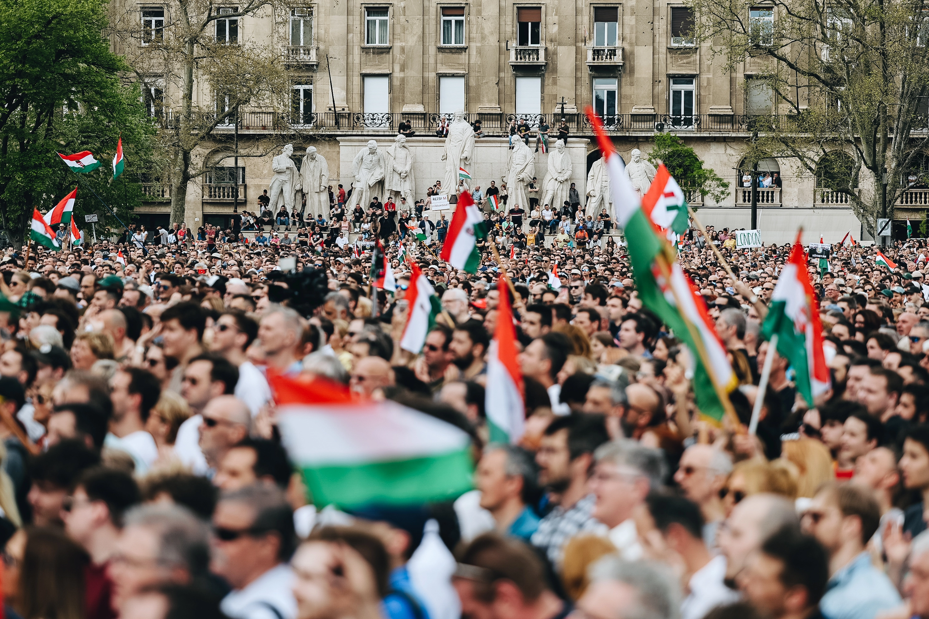 Rengetegen voltak Magyar Péter tüntetésén – képgaléria