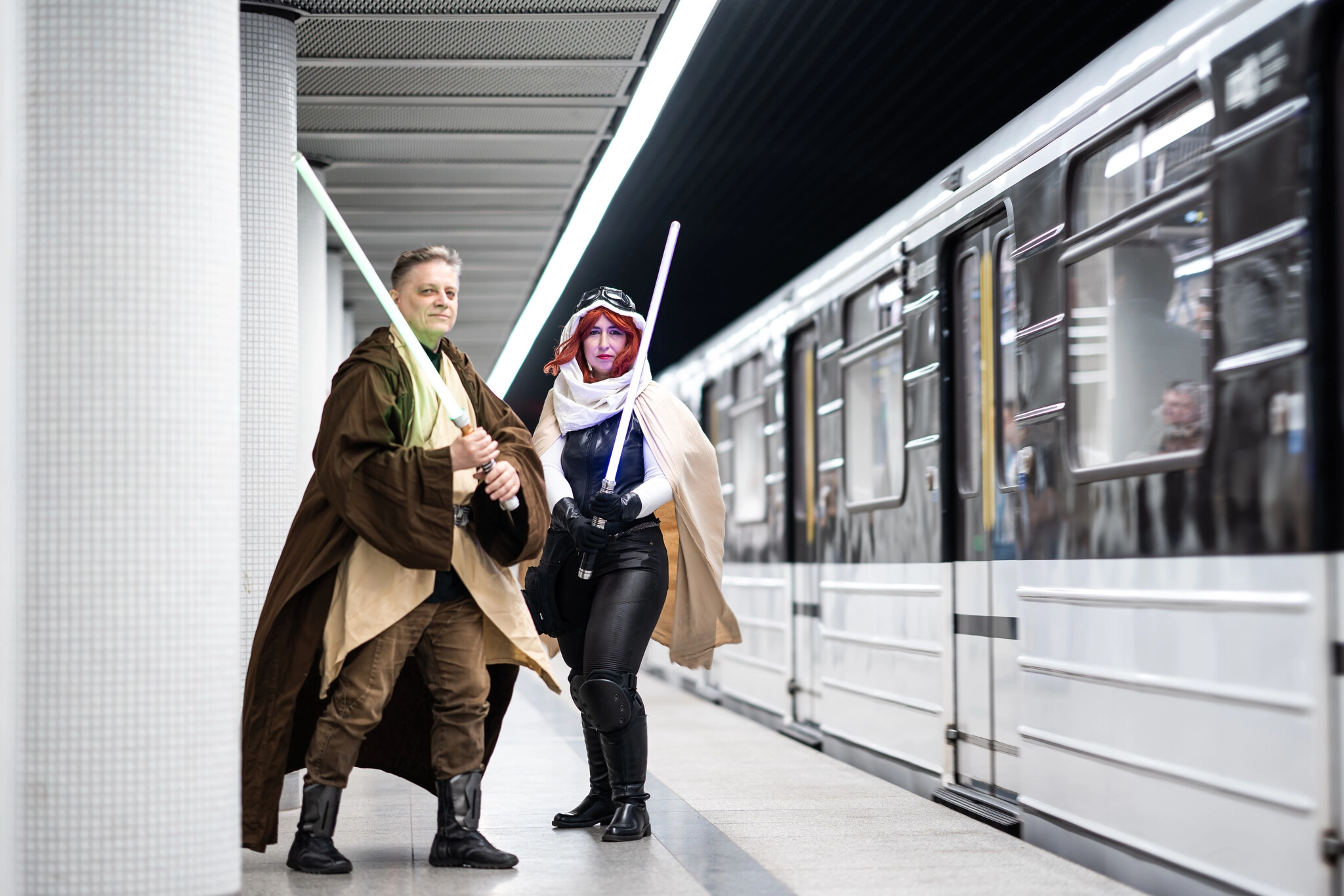 Videó: Star Wars szereplők lepték el a Deák téri metróállomást