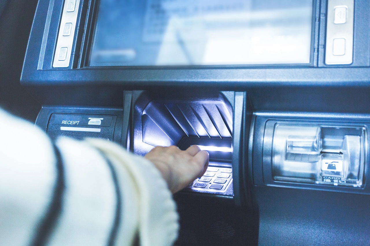 Kötelező lesz a bankoknak új ATM-eket telepíteni