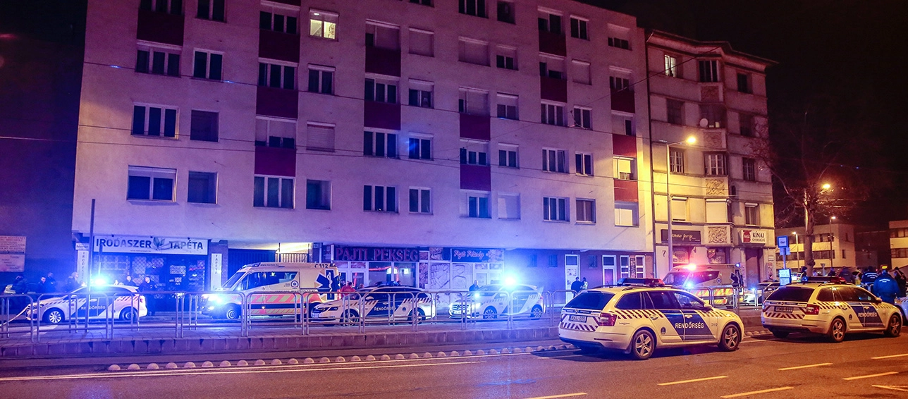 Három rendőrt megkéseltek az éjjel Újbudán, egyikük életét vesztette