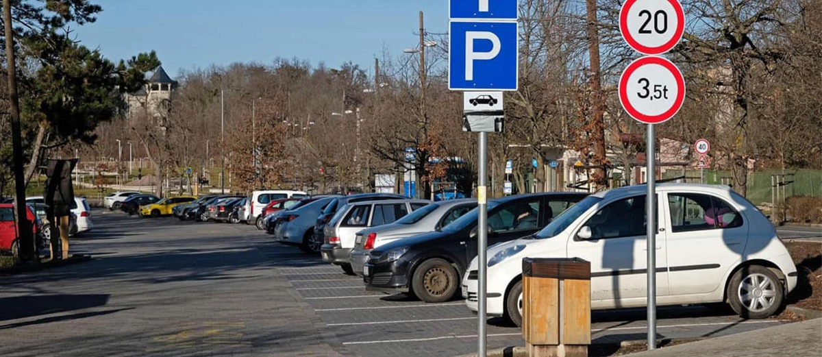 Munkaszüneti napokon fizetőssé teszik a parkolást a Normafa közelében