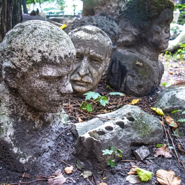 „Mi ez, valami szobortemető?” – az Epreskert, avagy séta Budapest csodás kertjeiben