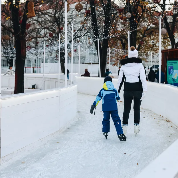 2000 diák ingyen korcsolyázhat a Városháza Téli élményparkjában