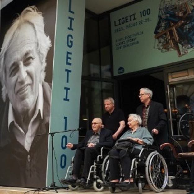 100. születésnapján egykori barátja, Kurtág György avatta fel a Ligeti Györgyről elnevezett utcát