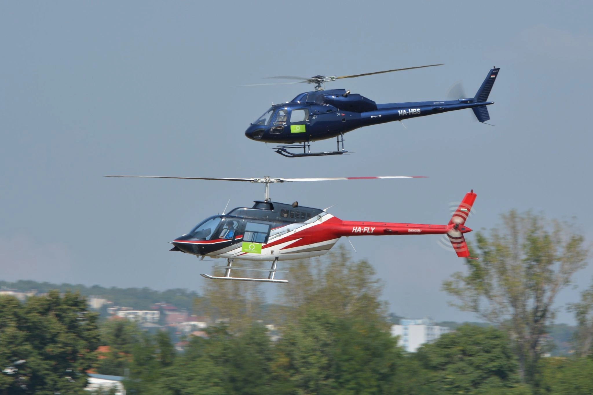 Ajtókat, ablakokat becsukni: ismét Budapest felett taxiznak a helikopterek