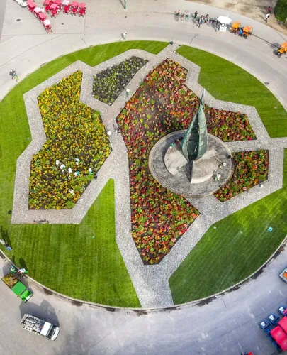 Elkészült a Budapest formájú, színpompás virágágyás a Margitszigeten