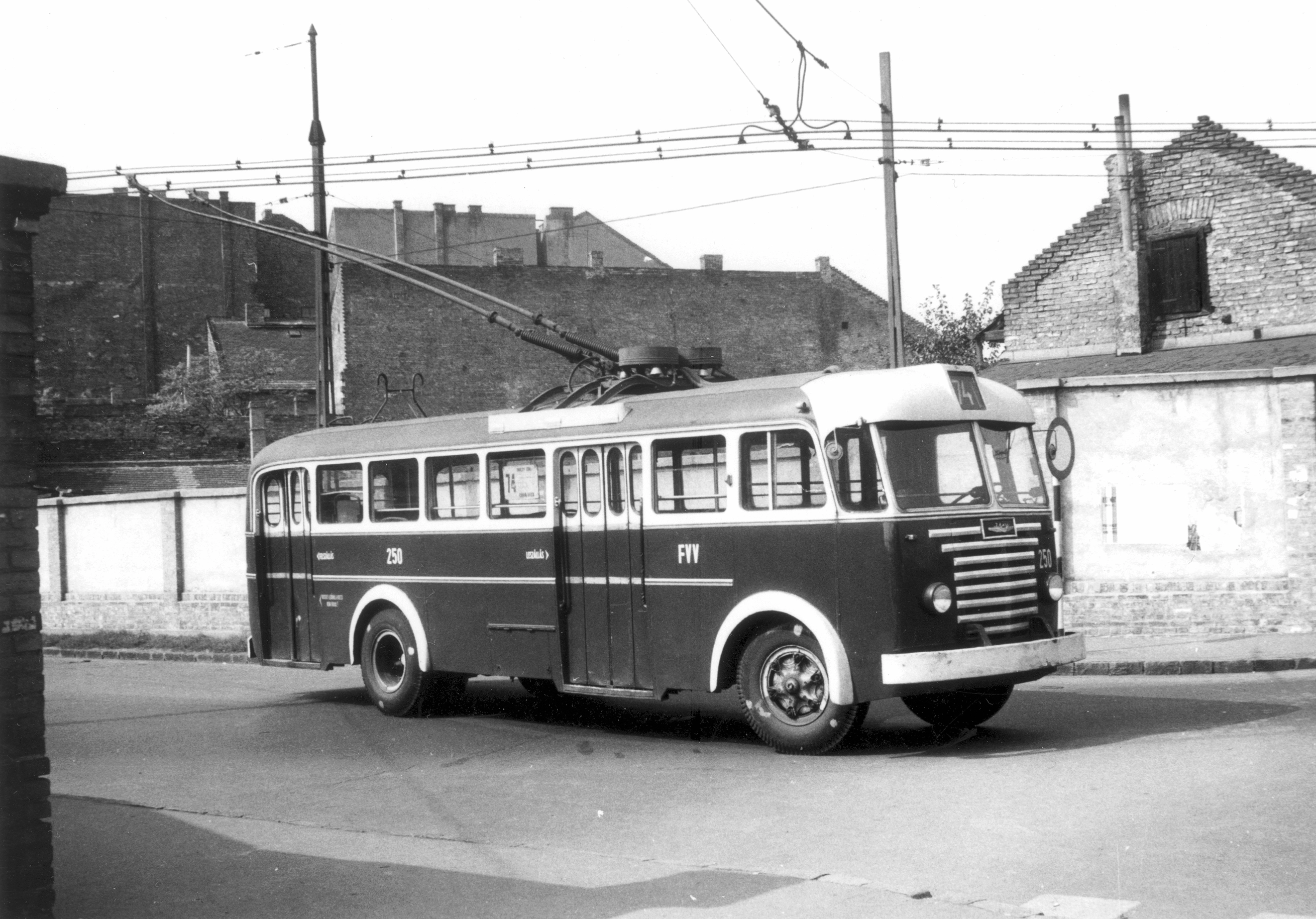 Ikarus 60T