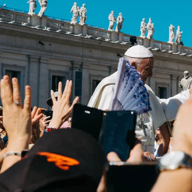 Egyedi miseruha készül Ferenc pápának a budapesti látogatására 