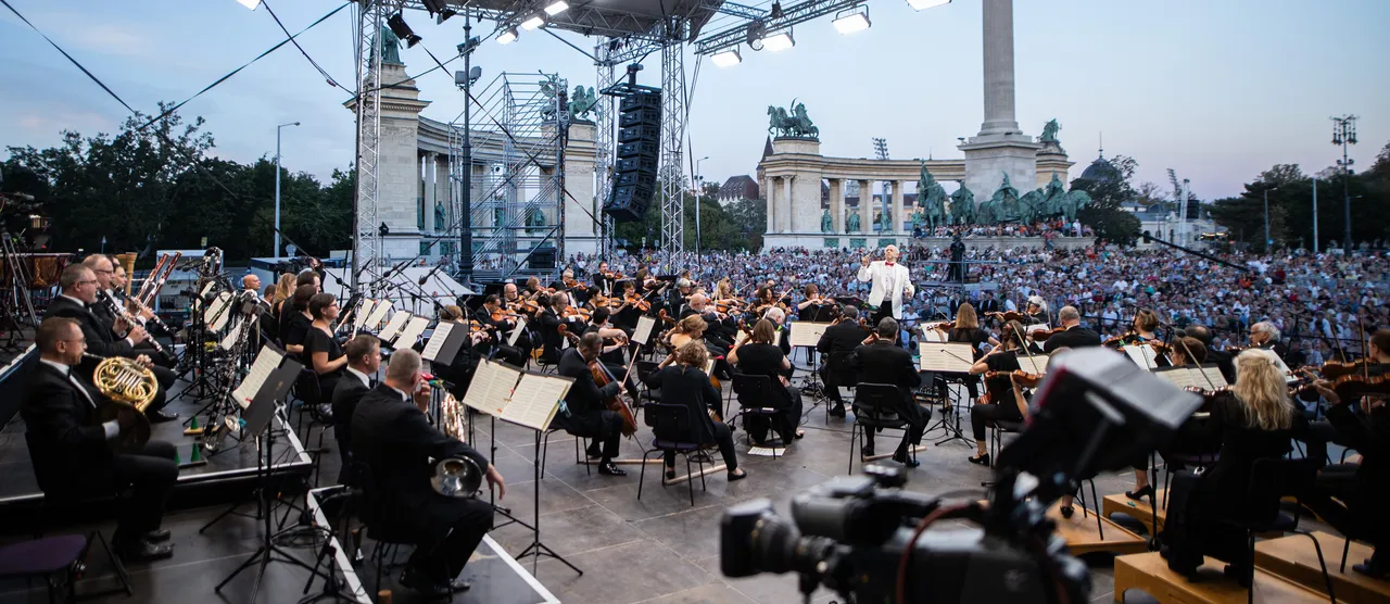 2023.09.02. BFZ koncert a Hősök terén, ahol a zenekar először játszotta el nagyközönség előtt a Budapest nyitányt, Oláh Patrik által Budapest 150. születésnapjára szerzett zeneművet.