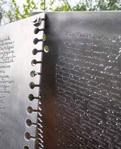 Holokauszt-emléktáblát avattak a Boráros téren