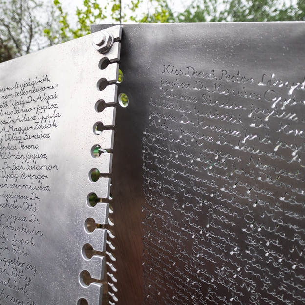 Holokauszt-emléktáblát avattak a Boráros téren