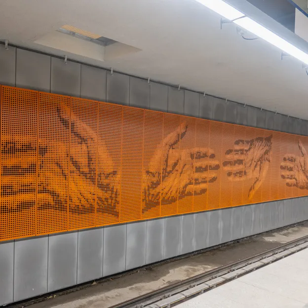 Óriáscsillároktól a felújított szellőzőkig – bejártuk az átadás előtt álló Nagyvárad téri metróállomást