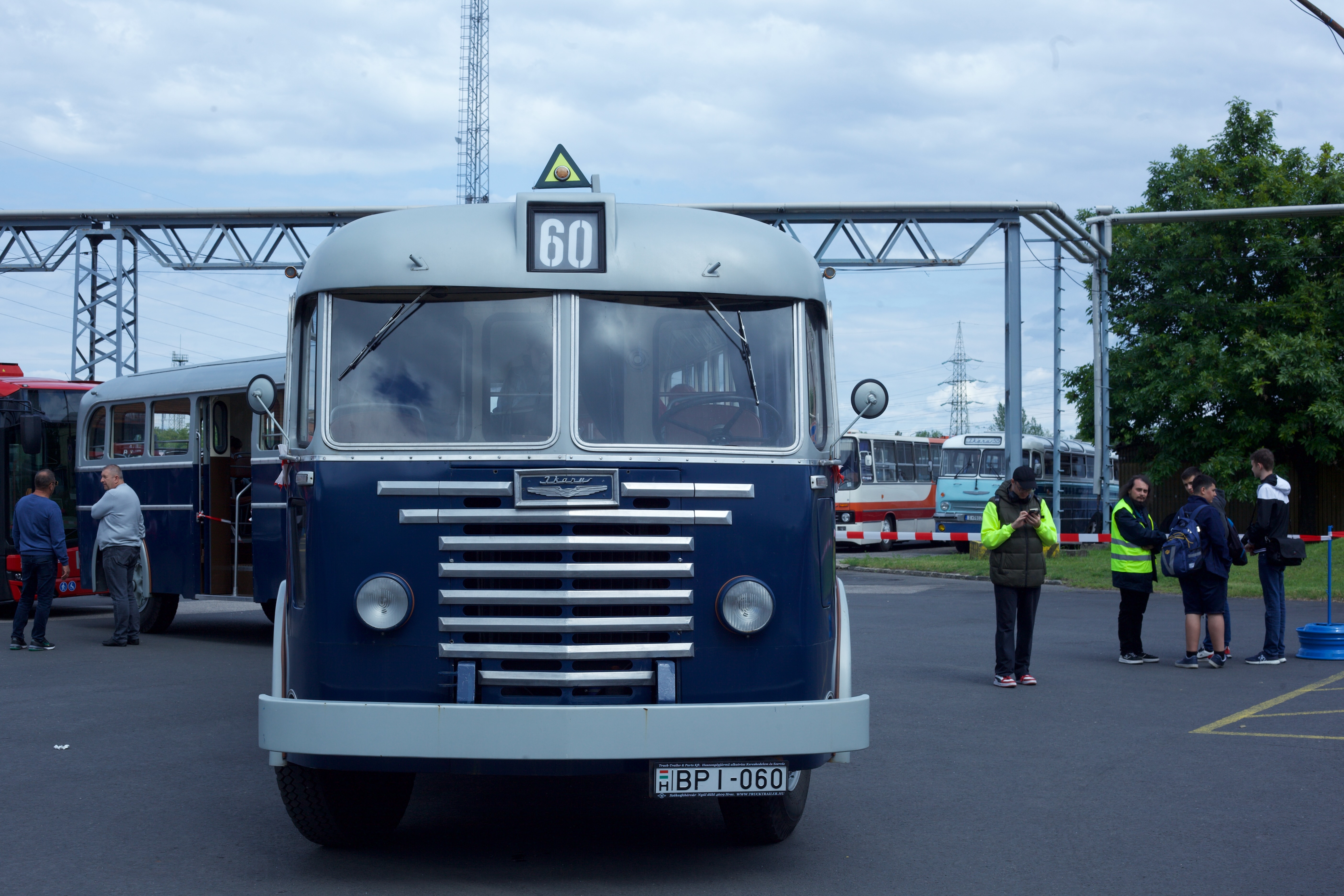 Ikarus
