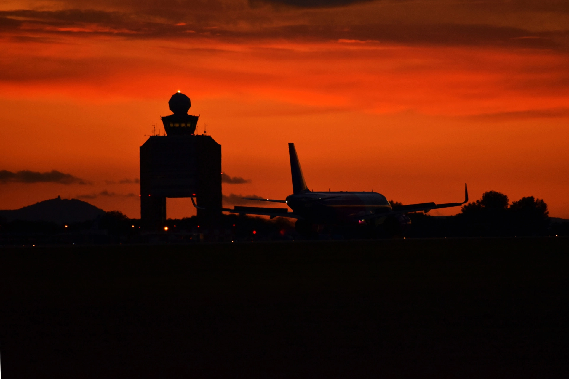 Repülőtér éjszakája az Aeroparkban