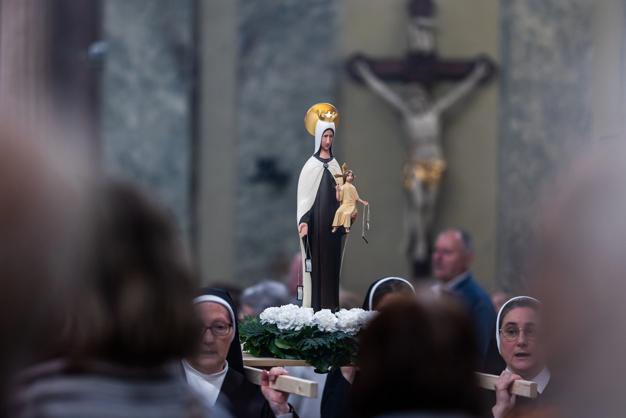 Egy évvel az ellopása után pótolták a Szűz Mária szobrot