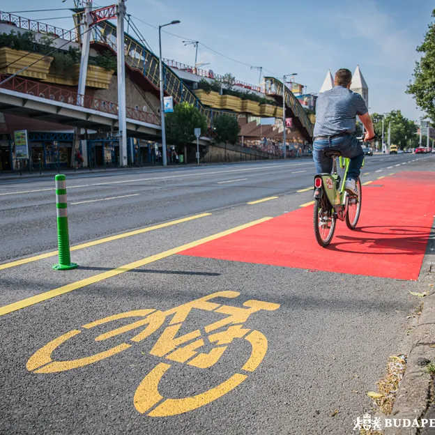 Örömtekerés lesz az Üllői- és Váci úton, Budapest első védett kerékpársávjain