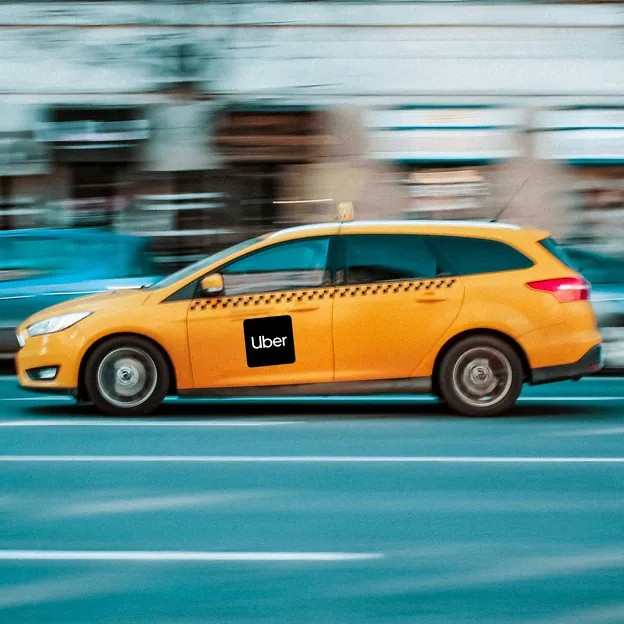 Visszatér Budapestre az Uber, a szakszervezetek megint emelnék a taxizás árát