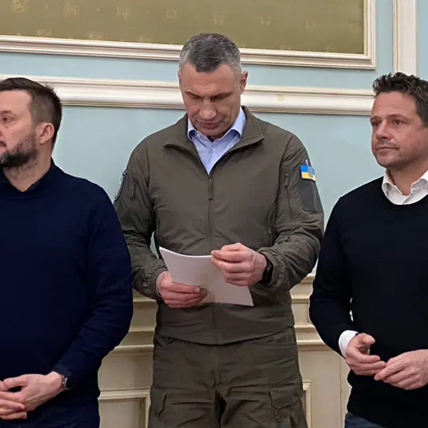 Az egészségügyi menedzser, az építész, a nyelvész, a szociológus és a bokszoló – kik találkoztak Kijevben?