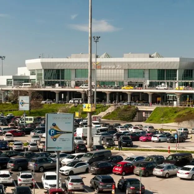 Hamarosan újra használható lesz a reptér nagy parkolója