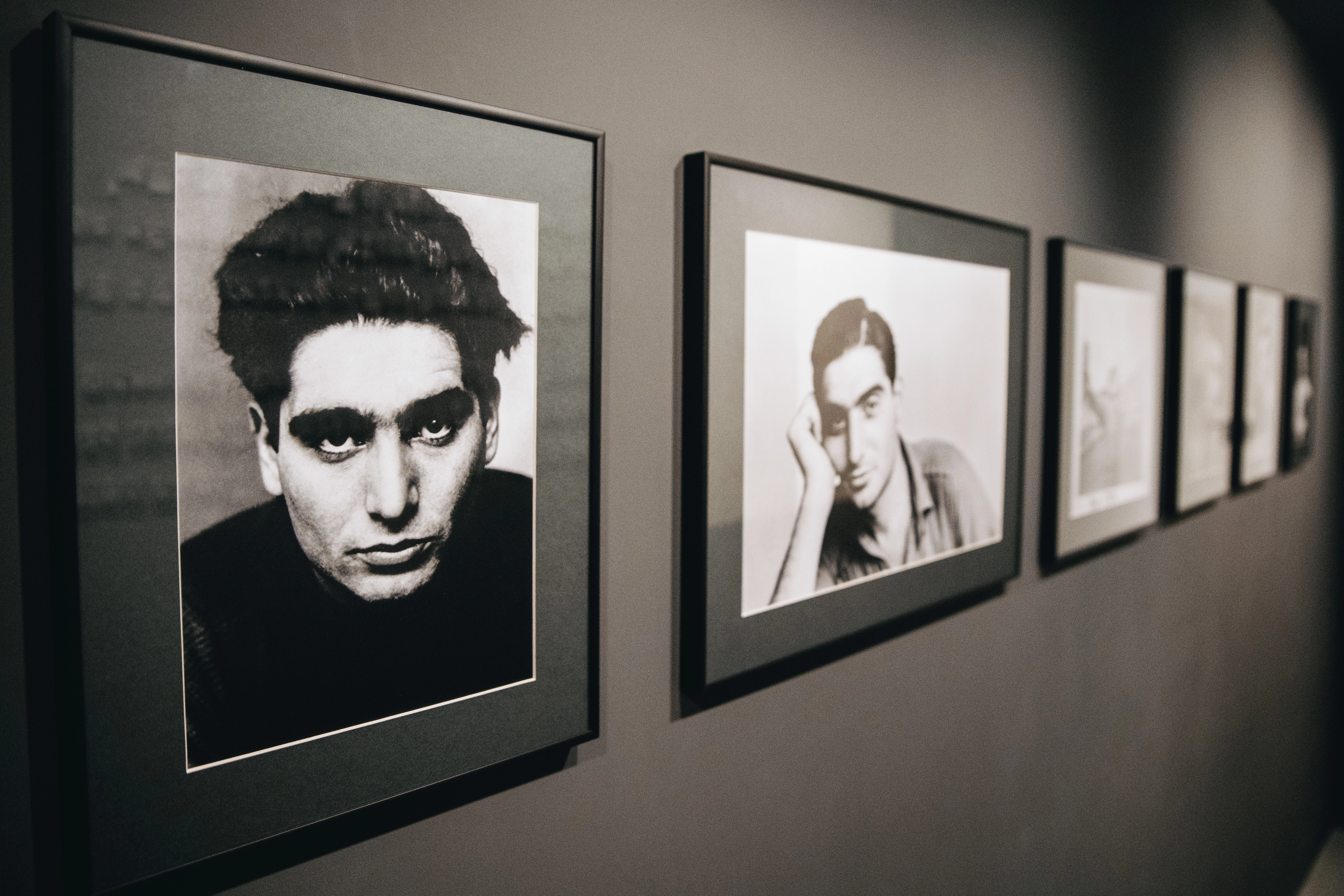 Mint egy látványos gyomorszájon ütés – megnyílt a világ első állandó Robert Capa kiállítása